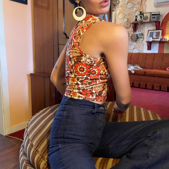 Plunge 70s style orange floral print MOD style sleeveless crop top! - Picture 6 of 13